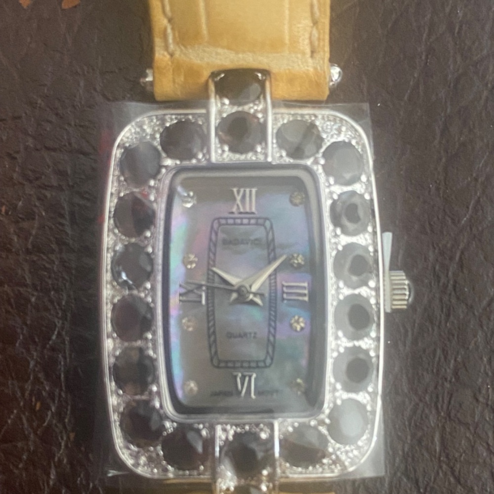 New Badavici women’s fashion watch elegant design w/box - Picture 4 of 5